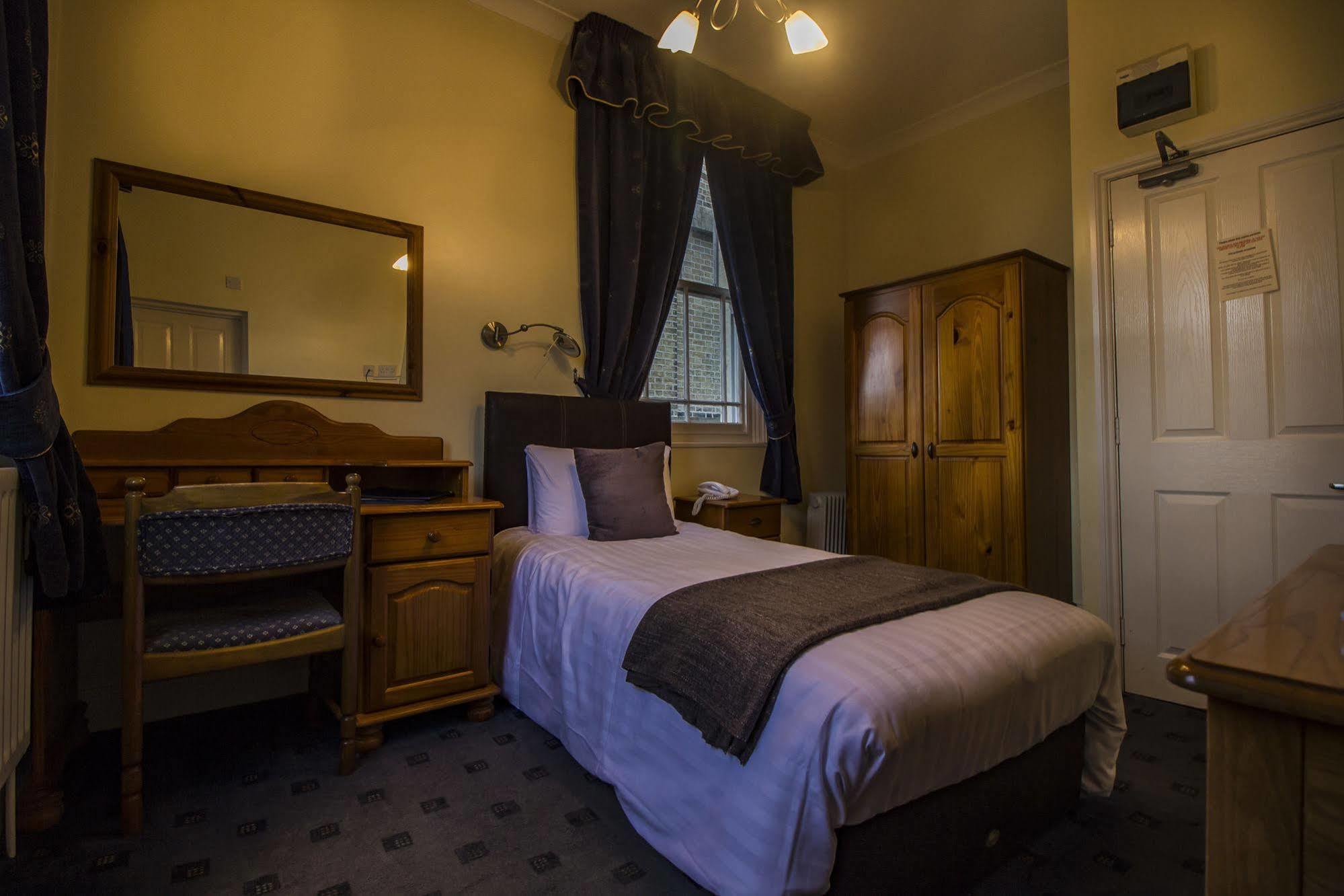 The Golden Lion Hotel, St Ives, Cambridgeshire St Ives  Bagian luar foto